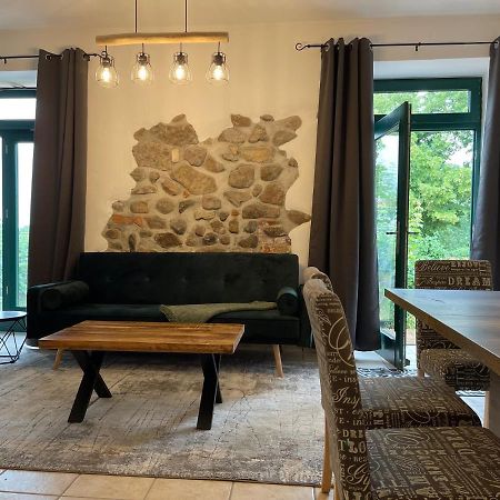 Mitten In Der Natur : Ferienwohnung Mit 3 Schlafzimmern, Neu Eingerichtet Neu Gaarz Luaran gambar