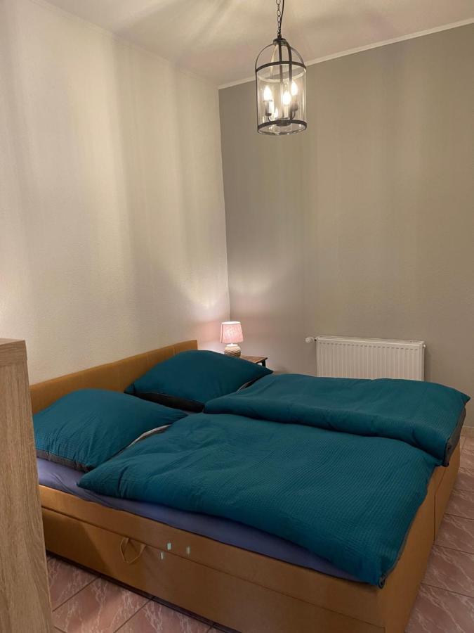 Mitten In Der Natur : Ferienwohnung Mit 3 Schlafzimmern, Neu Eingerichtet Neu Gaarz Luaran gambar