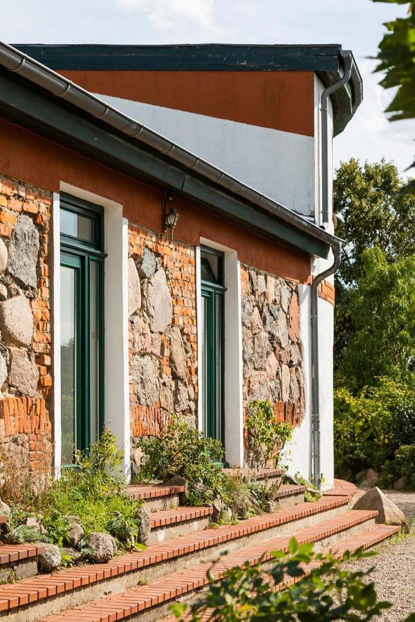 Mitten In Der Natur : Ferienwohnung Mit 3 Schlafzimmern, Neu Eingerichtet Neu Gaarz Luaran gambar