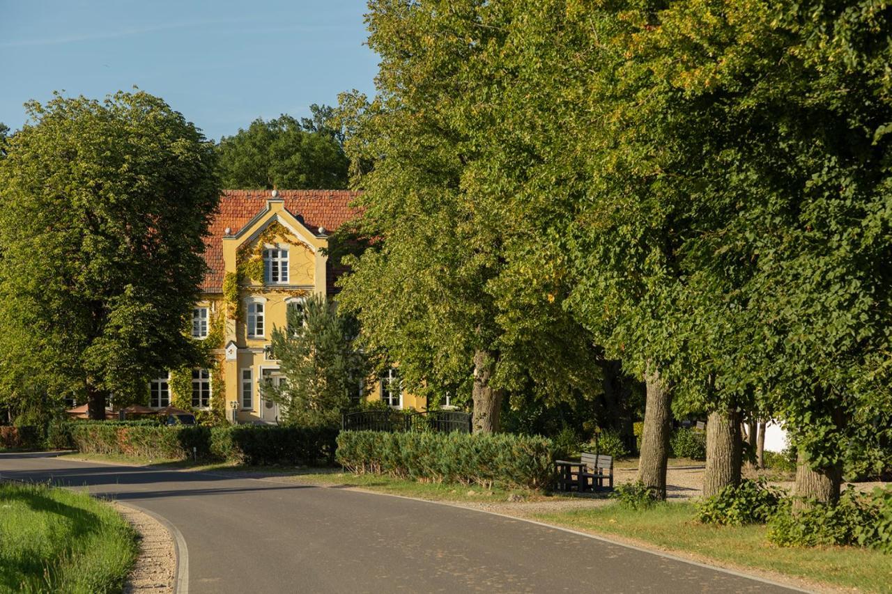 Mitten In Der Natur : Ferienwohnung Mit 3 Schlafzimmern, Neu Eingerichtet Neu Gaarz Luaran gambar